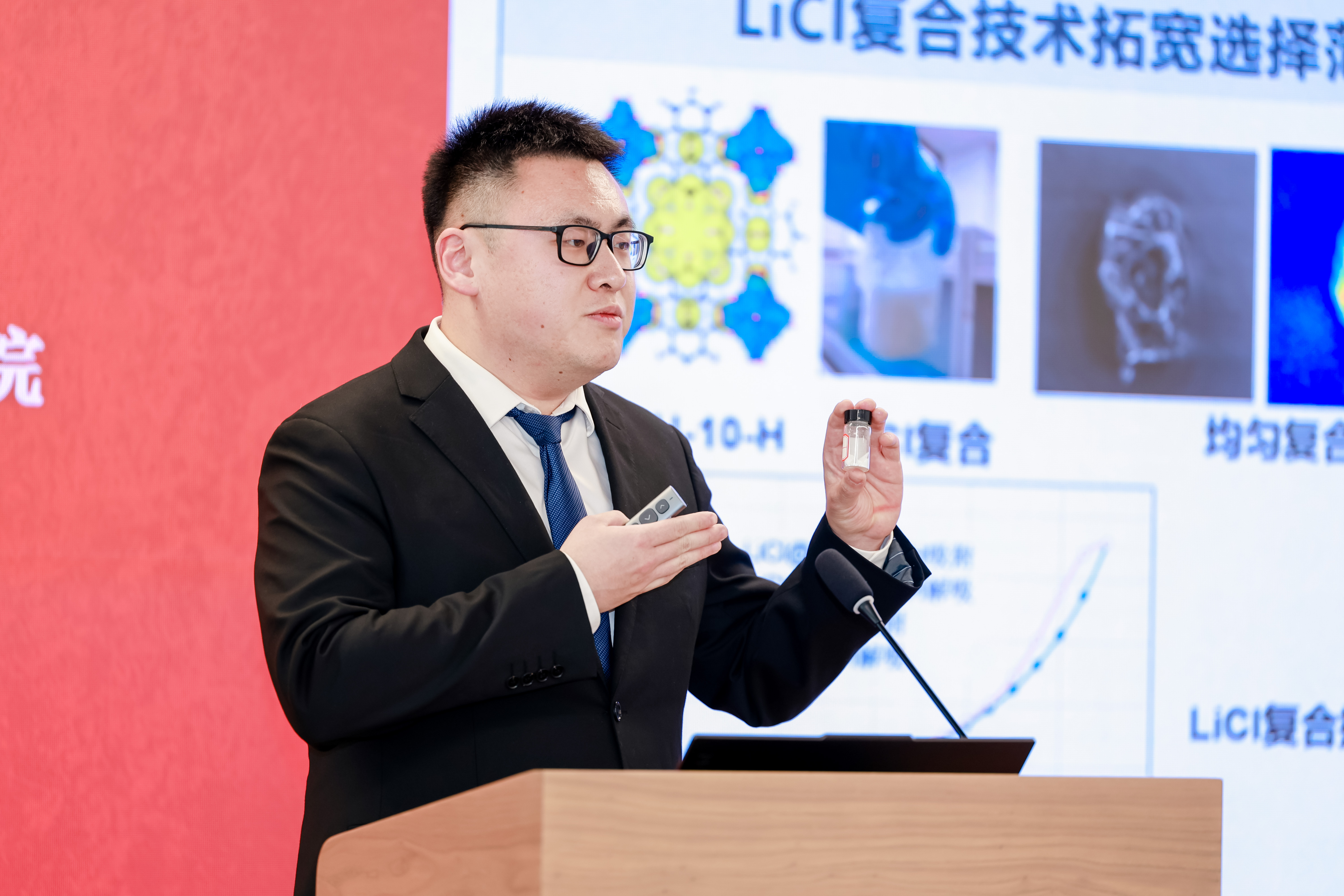 圖5 邵昭個(gè)人答辯照.jpg