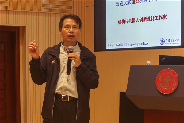 圖2 嘉賓講解.jpg