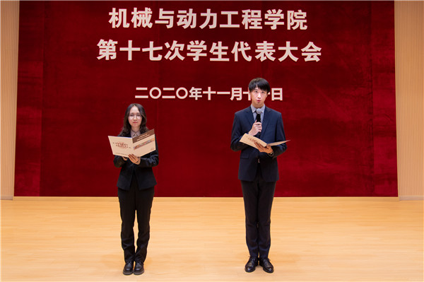 圖8 張翌盛、曹煜楨宣讀學生會章程修正案.jpg