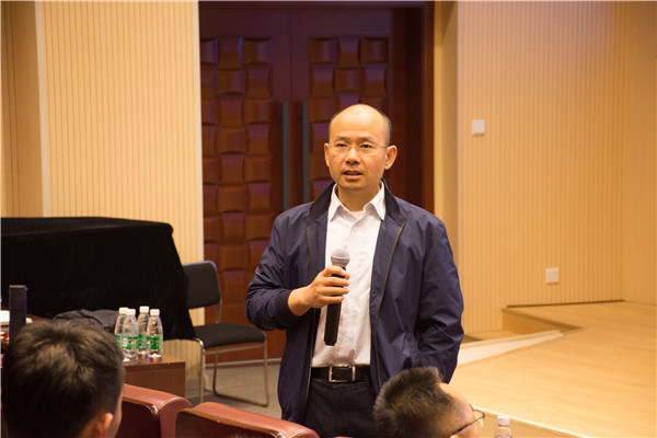 1605875447818175.jpg 圖片4 林慶國(guó)主任和青年教師、研究生熱烈交流.jpg