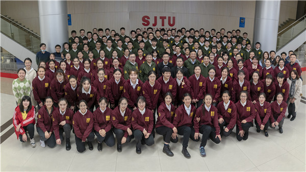 圖9 全體合影留念.jpg