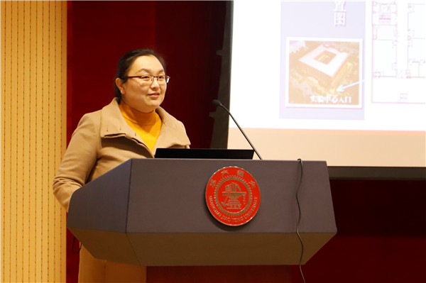 圖3 許亞敏介紹教學(xué)中心.jpg