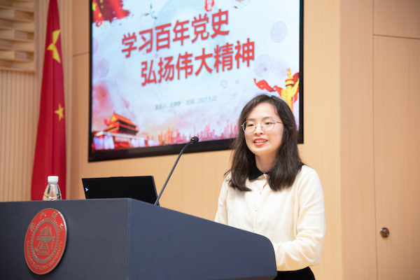 1621930497914712.jpg 圖5.王婷婷進(jìn)行宣講.jpg