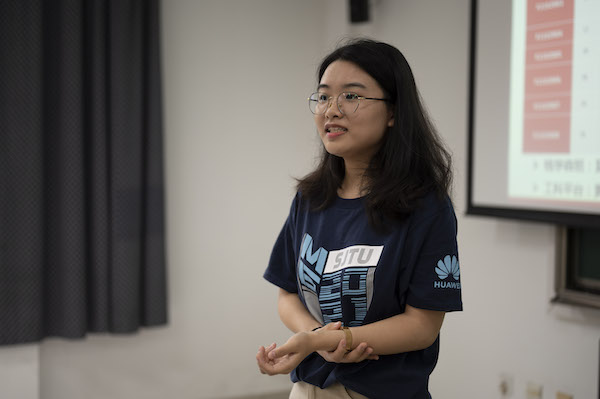 圖2 戴雨吟發(fā)言.jpg