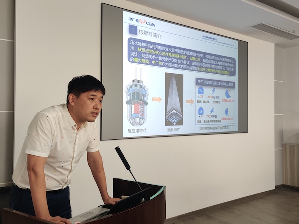 圖片五——楊建偉介紹燃料所.jpg
