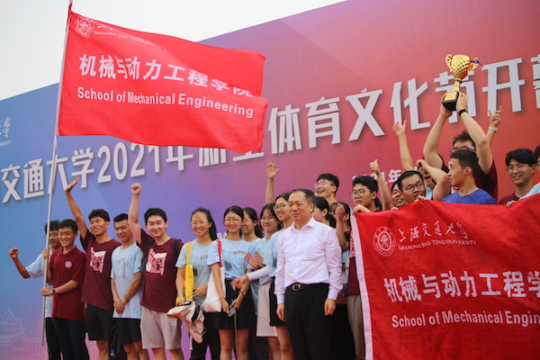 1633865476207738.jpg 圖5 參賽選手們上臺(tái)領(lǐng)獎(jiǎng).JPG