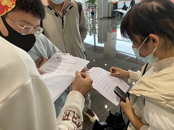 1636965410967075.jpg 圖5 采訪參觀者1.jpg