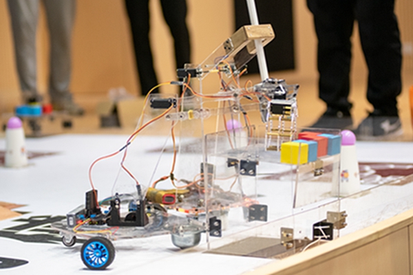 1637295105630939.jpg 圖四 機(jī)械賽的激烈比賽現(xiàn)場(chǎng).jpg