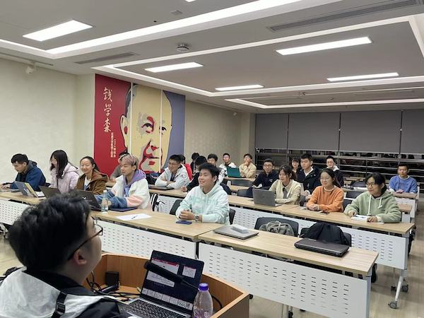 1637389112882912.jpg 圖2. 培訓(xùn)成員認(rèn)真聽講.jpg