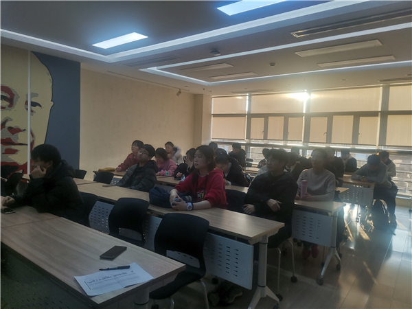 1646105478182536.jpg 圖三與會黨員認(rèn)真學(xué)習(xí).jpg