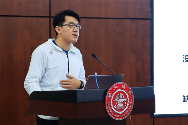 1667143004245706.jpg 圖4 提案人呂昊天發(fā)言.jpg