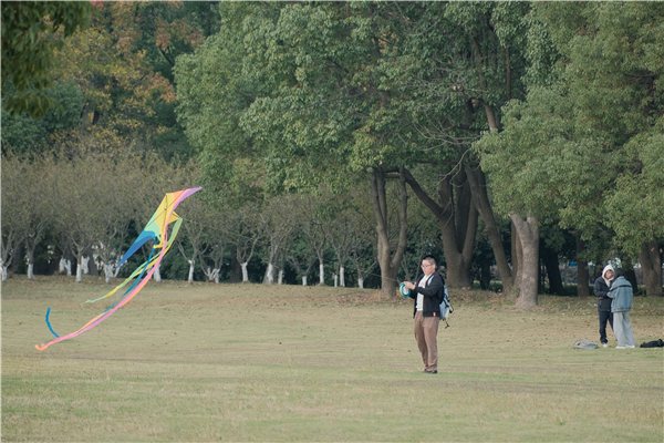 圖5營(yíng)員放風(fēng)箏.jpg