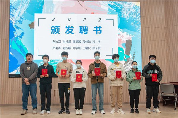 1669708198377545.jpg 圖4 頒發(fā)聘書環(huán)節(jié).jpg