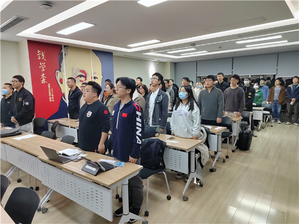 1669708780519406.jpg 圖1-全體起立奏唱國歌.jpg