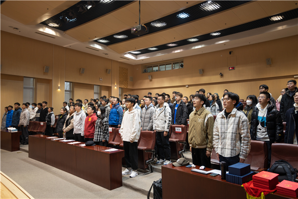 1677150684380297.jpg 圖1 奏唱國(guó)歌.jpg