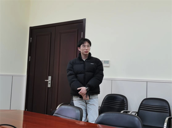 圖4 宣衛(wèi)城同志匯報(bào)學(xué)習(xí)情況.jpg