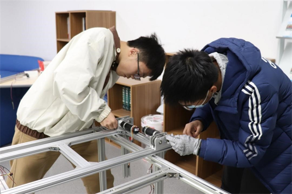 圖3 活動人員合力拆解機械.jpg