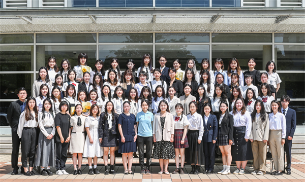 圖2 女生合影.jpg