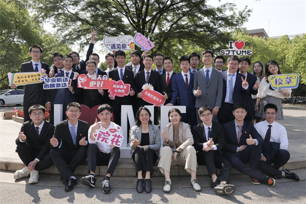 圖4 自由合影.jpg