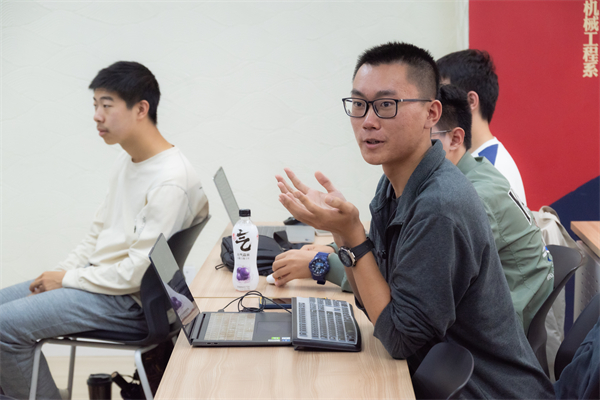 1685359346224179.jpg 圖五 同學(xué)提問(wèn).jpg