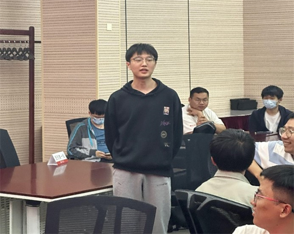 圖8 李浩然發(fā)言.jpg