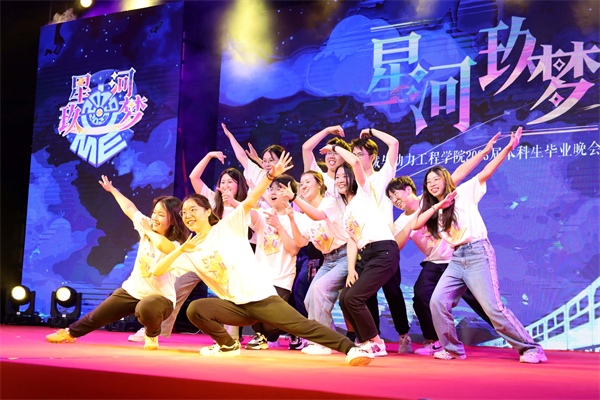 1688739550188292.jpg 圖9-童年歌曲串燒-中景2 (1).jpg