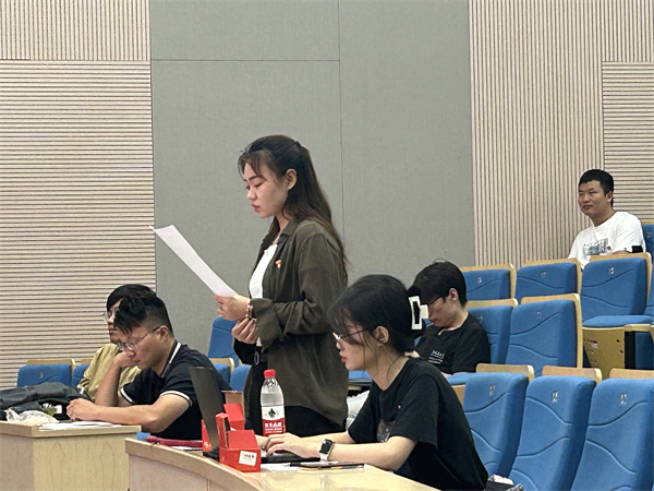 圖7 黨小組組長(zhǎng)匯報(bào).jpg