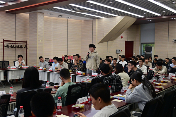 圖8 新生自我介紹.jpg