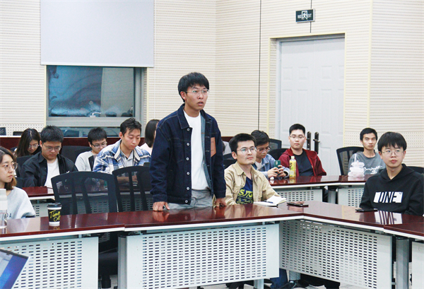 圖2 國(guó)際時(shí)政交流.jpg