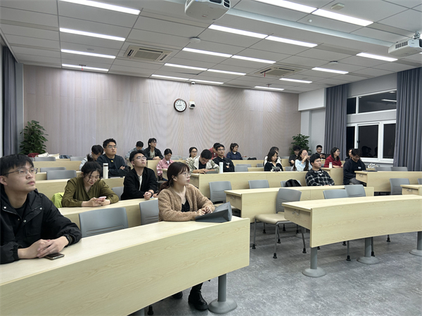 圖3 同志們認(rèn)真聽講.jpg