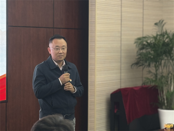 圖6 汪雨申老師點(diǎn)評(píng)講話.jpg