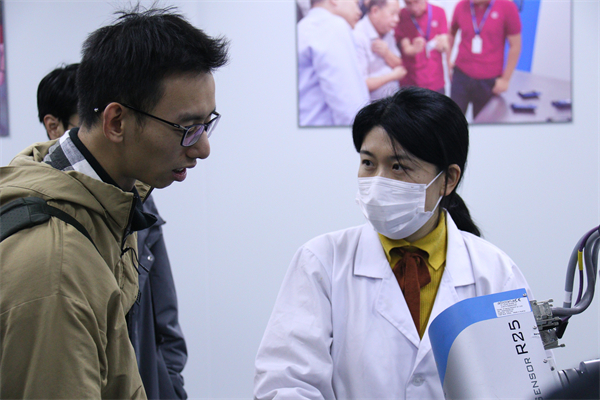 1706009066386700.jpg 圖5 臨港智能制造聯(lián)培基地參觀學習.jpg