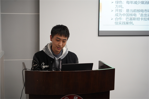 1710247985852350.jpg 圖5 李東原做黨課分享.jpg