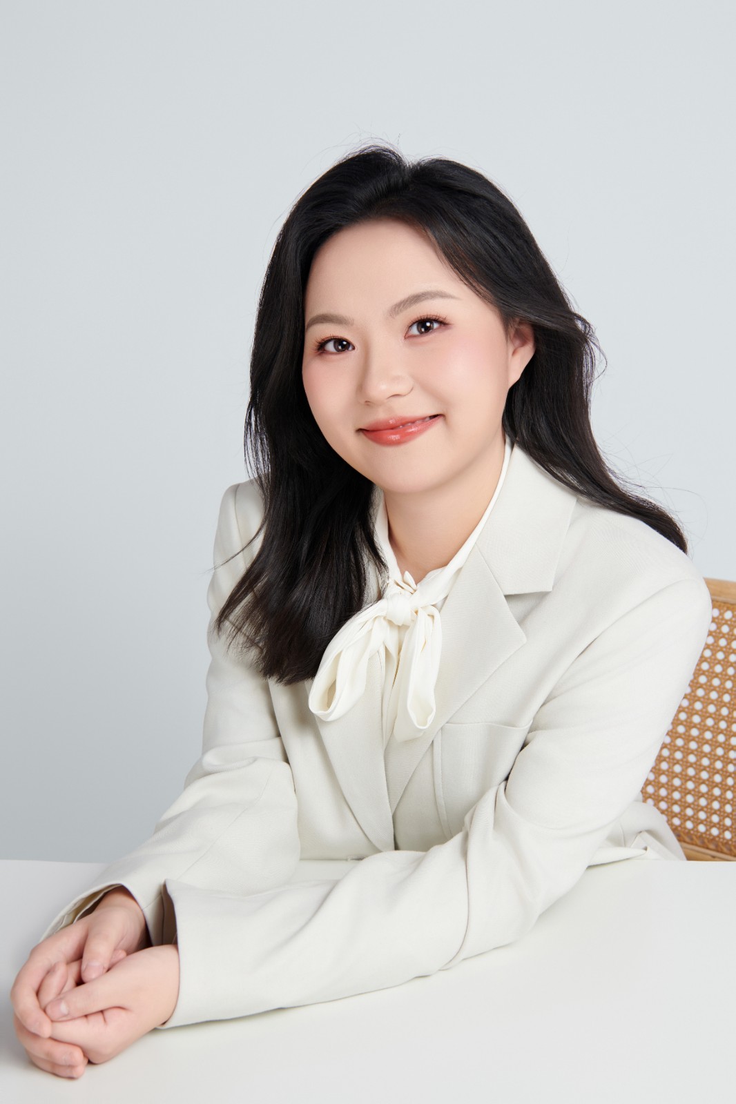 1711272911703096.jpg 形象照2.jpg