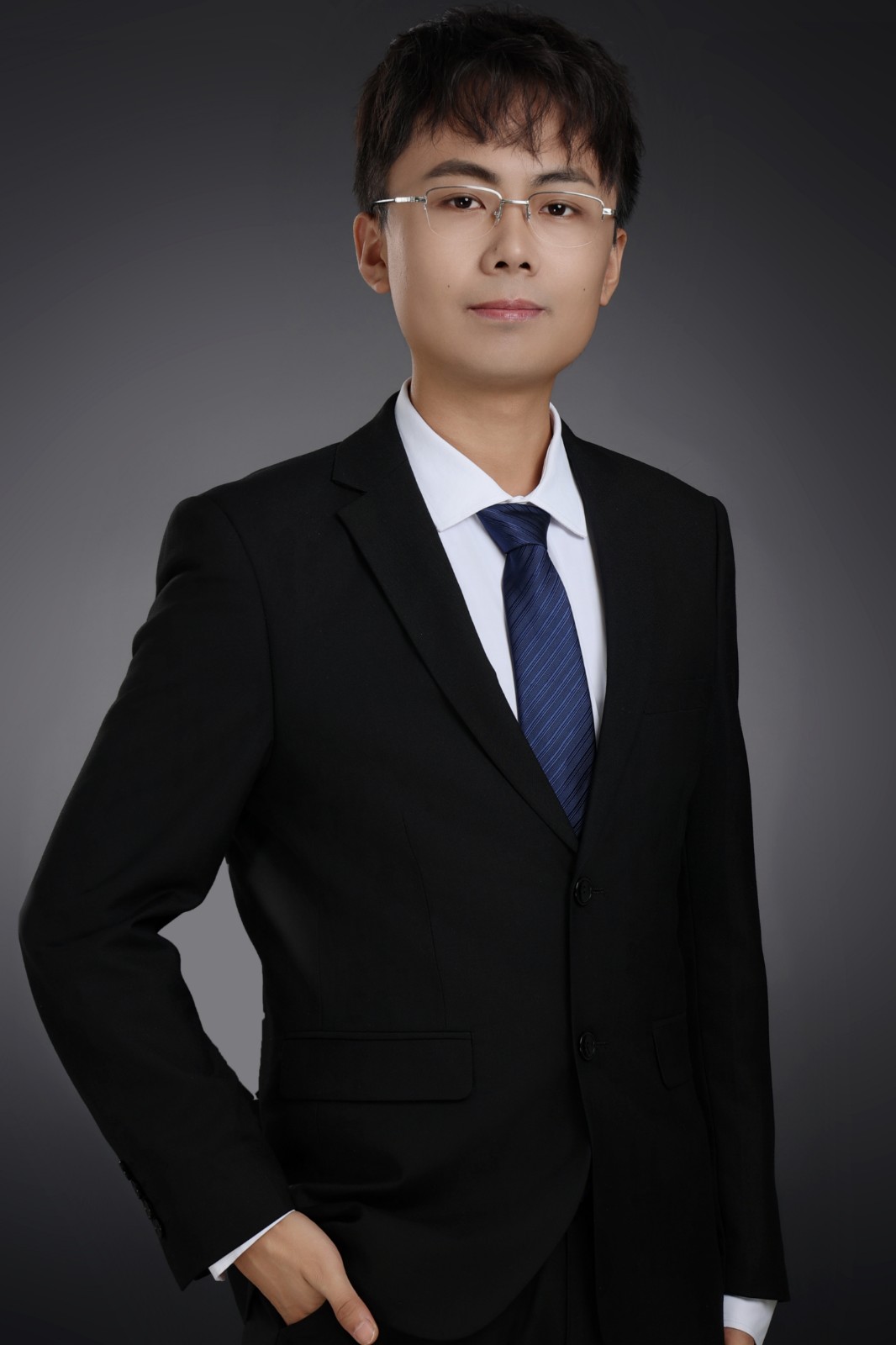 1711283935598568.jpg 王鵬-形象照.jpg