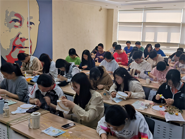 圖2 創(chuàng)意團(tuán)扇.png