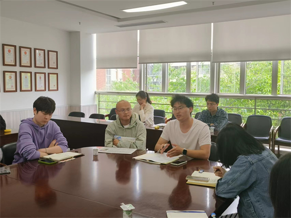 圖二 學(xué)生代表發(fā)言.jpg