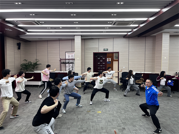 圖3 中醫(yī)版八段錦.jpg