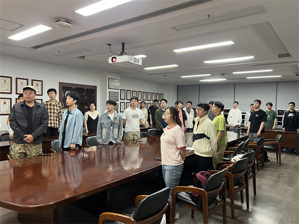 圖1 全體奏唱國(guó)歌.jpg