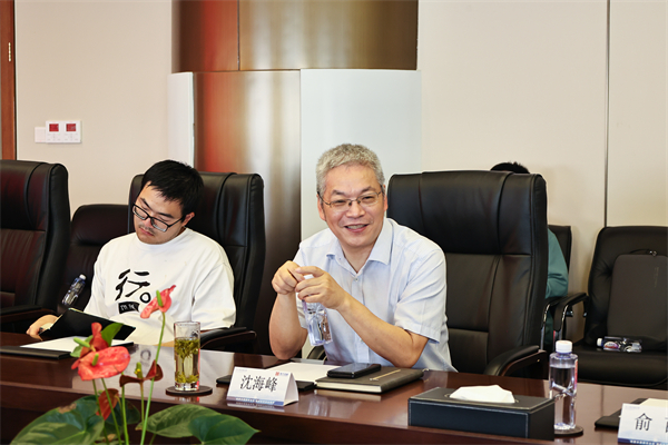 圖5-沈海峰介紹公司情況.jpg