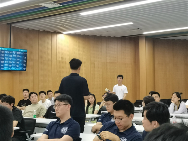 1720868409404318.jpg 圖3 黨員同志積極交流.jpg