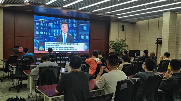 1727609512276372.jpg 3-學(xué)習(xí)習(xí)近平在慶祝全國人民代表大會成立70周年大會上發(fā)表的重要講話.jpg