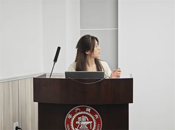 圖4 李昕宇做黨課分享.jpg