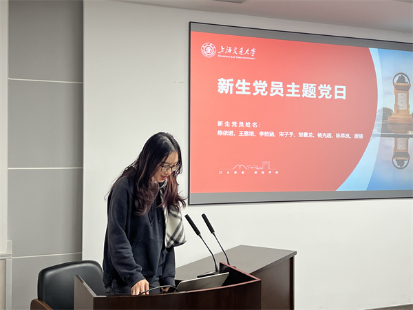 1733233930880501.jpg 圖2 陳依諾主持黨日分享.jpg