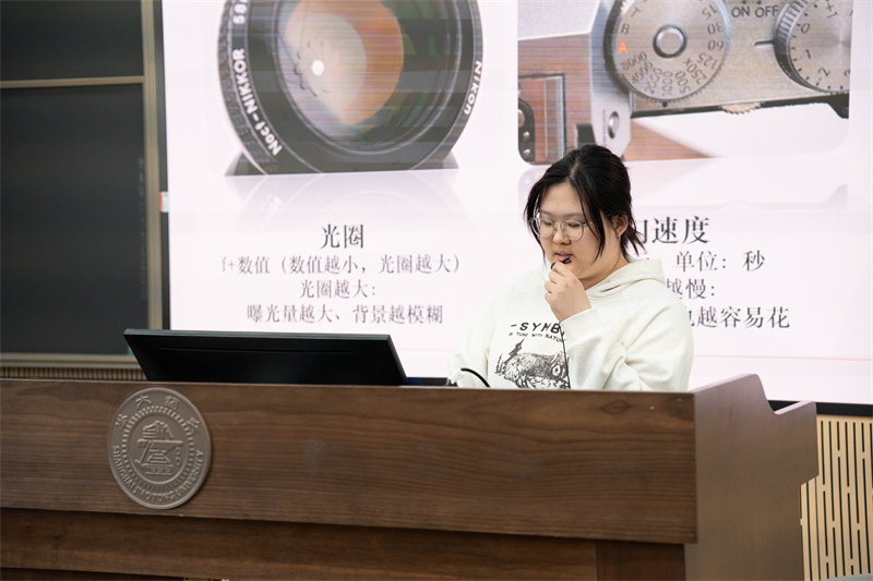 5 譚笑發(fā)言.jpg