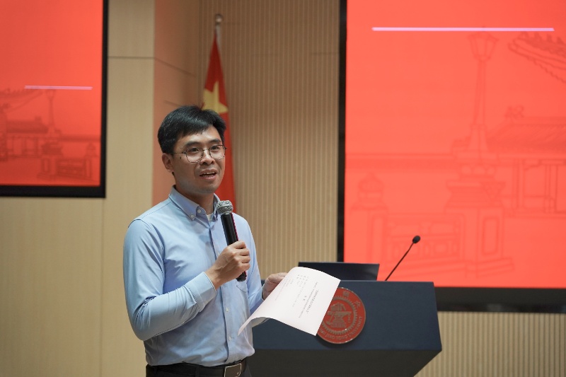 圖1 熊進(jìn)標(biāo)主持會議_resized.JPG