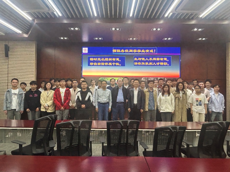 圖5. 與會老師和同學(xué)合影留念_resized.jpg