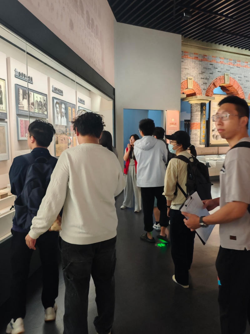 圖1 參觀展廳_resized.jpg