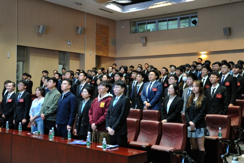 圖16 集體唱校歌_resized.jpg