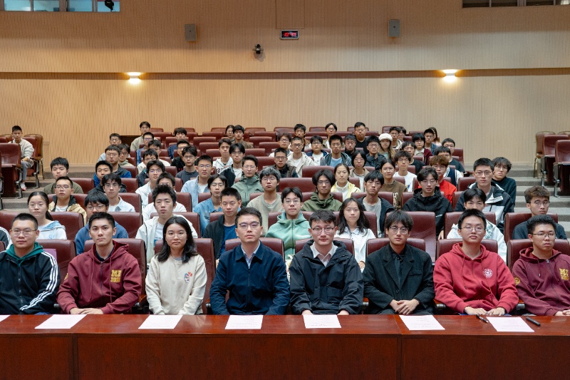 圖1 2025礪遠(yuǎn)·新生啟航營開營儀式合照_resized.jpg